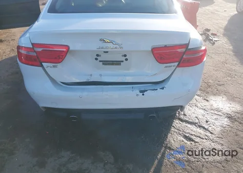 2017 Jaguar Xe 25T Premium z USA, uszkodzony, nr VIN SAJAD4BG6HA969173